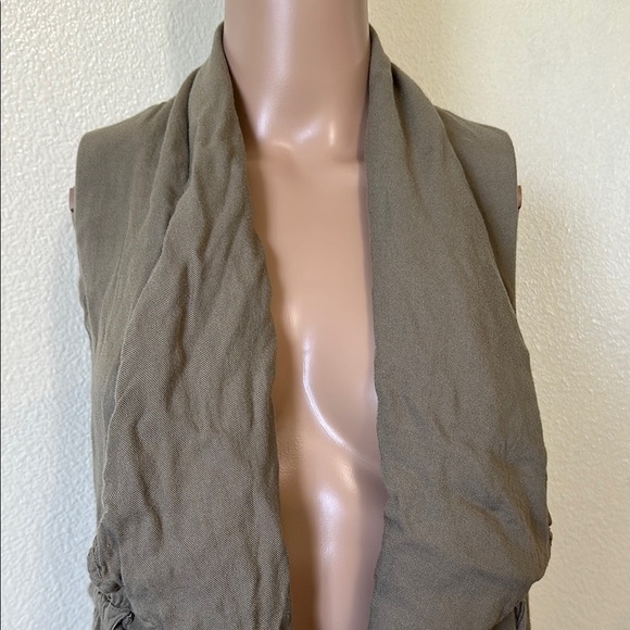 Elodie Olive Green Vest - Picture 2 of 4